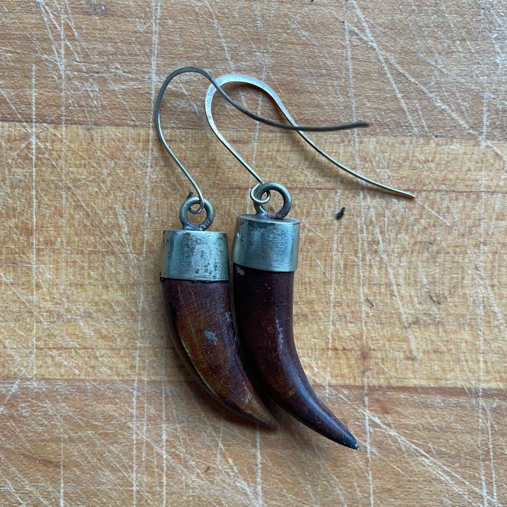Claw earrings